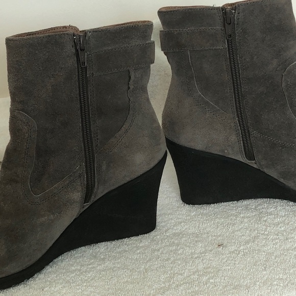 Easy Spirit Suede Wedge Boots Size 9 Gray Buckle - Picture 8 of 15
